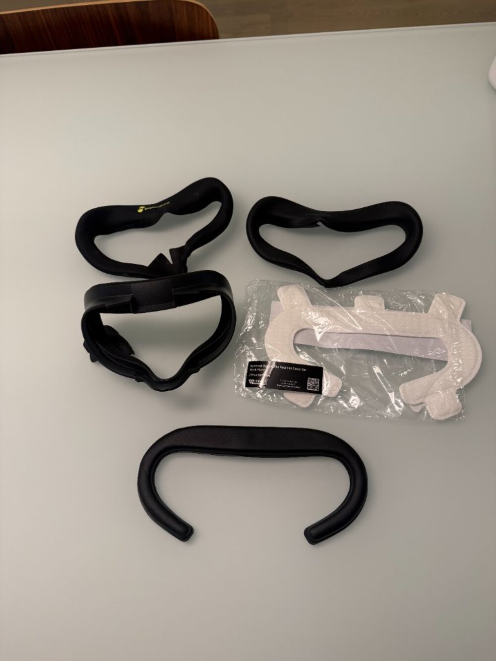 MINT - Meta Oculus Quest 2 256GB - Picture 4 of 5